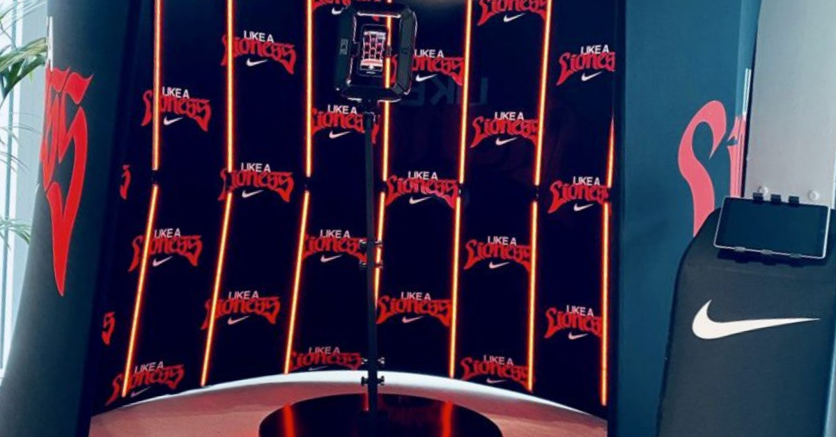 306 video booths like a lioness
