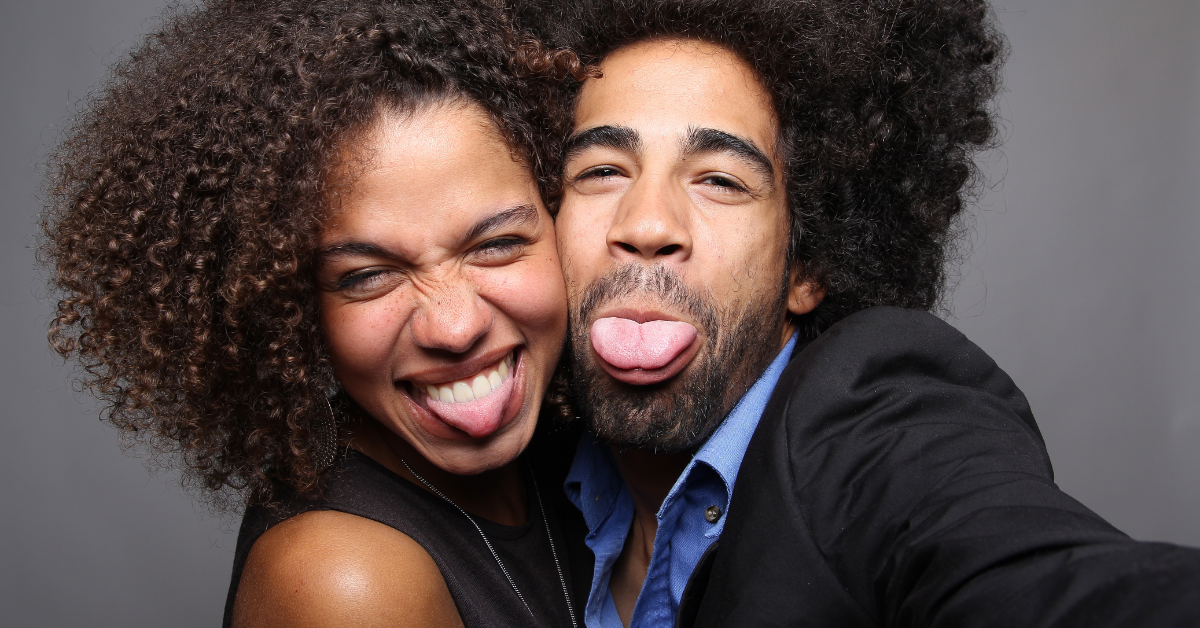 selfie pod couple picture